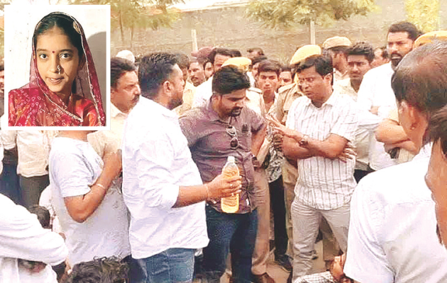 दूषित पानी पीने से किशोरी की मौत, ग्रामीणों का प्रदर्शन