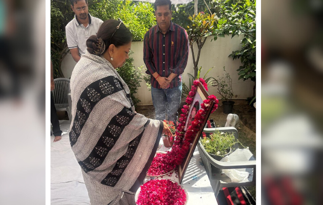 पूर्व सीएम वसुंधरा ने हरीश मीणा के घर जाकर जताया शोक पूर्व सीएम वसुंधरा ने हरीश मीणा के घर जाकर जताया शोक