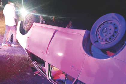 तेज रफ्तार इनोवा पलटने से दो युवकों की हुई मौत