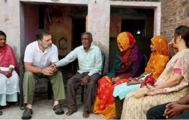 राहुल गांधी ने हरिओम वाल्मीकि के परिवार से की मुलाकात, प्रशासन पर आरोप