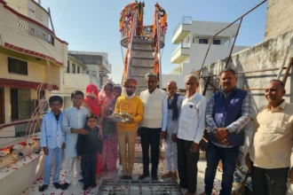 श्री विश्वकर्मा जी के मंदिर में ध्वजा चढ़ाने का उत्सव