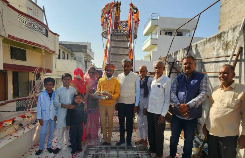 श्री विश्वकर्मा जी के मंदिर में ध्वजा चढ़ाने का उत्सव