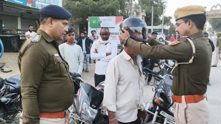 रेवदर में सड़क सुरक्षा के लिए हेलमेट वितरण की पहल