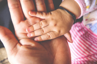 18 दिन के बच्चे की संदिग्ध मौत पर पिता ने एफआईआर दर्ज कराई