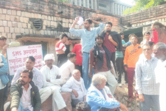 प्रसव के बाद महिला की मौत पर परिजनों का प्रदर्शन