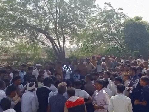 बिजली करंट से दो भाइयों की मौत, ग्रामीणों का प्रदर्शन