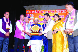 दीपावली समारोह में राज्यपाल ने वैश्य समाज के योगदान की सराहना की