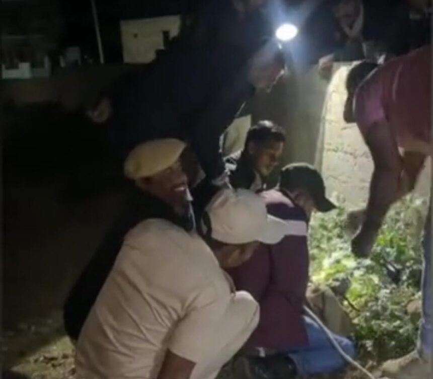 पालड़ी-एम गांव में मगरमच्छ का सफल रेस्क्यू किया गया