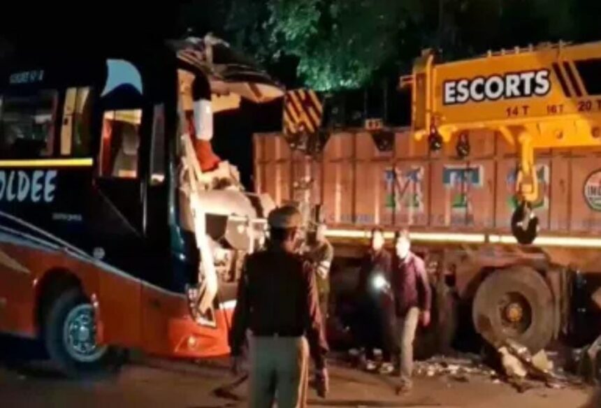 जोधपुर से लौटते समय टूरिस्ट बस का भीषण हादसा