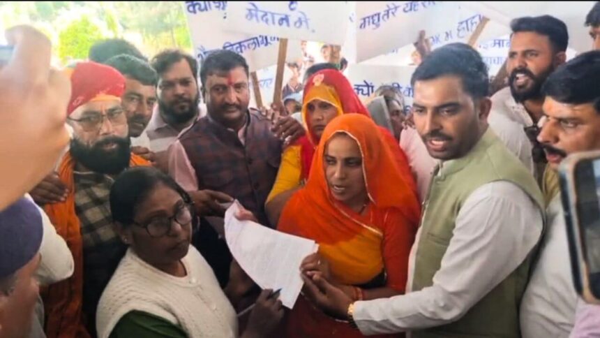 भाजपा नेताओं के बीच विवाद, महिला अध्यक्ष ने विधायक पर गंभीर आरोप लगाए