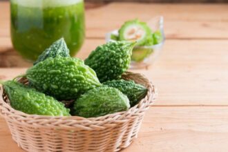 करेले के कड़वेपन से छुटकारा पाने के आसान उपाय