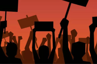 दिल्ली में टीईटी अनिवार्यता के खिलाफ शिक्षकों का प्रदर्शन