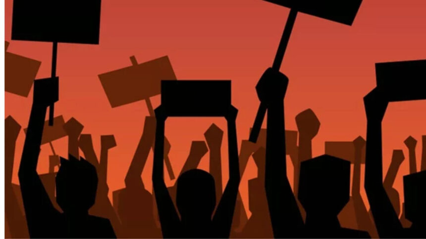 दिल्ली में टीईटी अनिवार्यता के खिलाफ शिक्षकों का प्रदर्शन