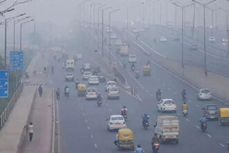 दिल्ली की हवा हुई जहरीली, AQI 400 के पार