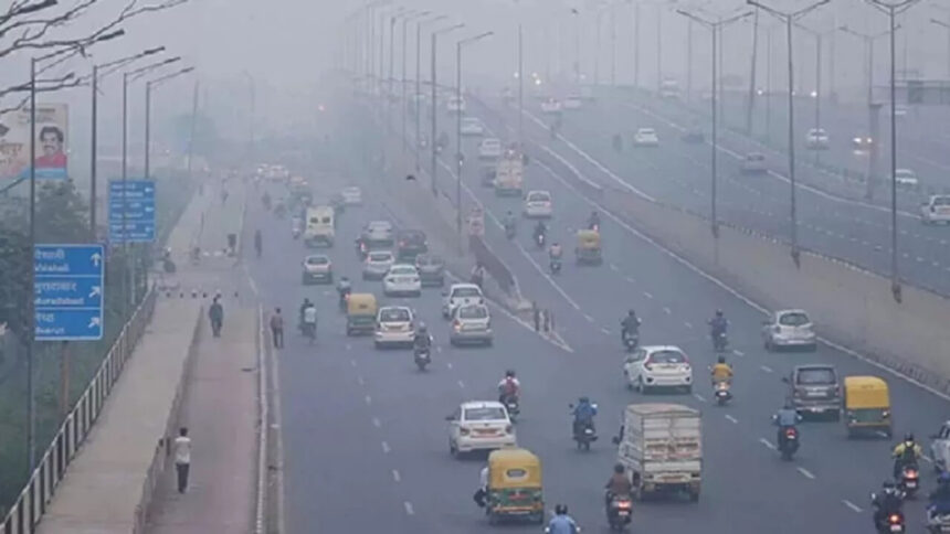 दिल्ली की हवा हुई जहरीली, AQI 400 के पार