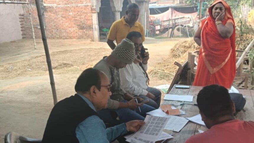 रीवा में बीएलओ को 100% डिजिटाइजेशन पर प्रशासन की ओर से तोहफे