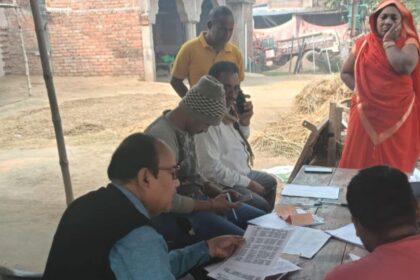 रीवा में 100% डिजिटाइजेशन करने वाले बीएलओ को प्रशासन की ओर से विशेष पुरस्कार