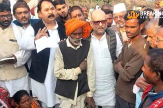 सोनभद्र खनन हादसे में मृतकों के परिवारों को 50 लाख और नौकरी की मांग