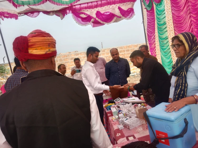 जैसलमेर में ग्राम पंचायत सिपला के सेवा शिविर का निरीक्षण