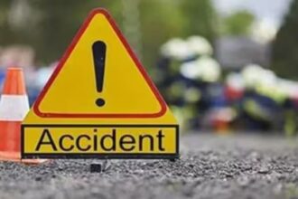 तेज रफ्तार बुलेट के ट्रक में घुसने से दो दोस्तों की मौत