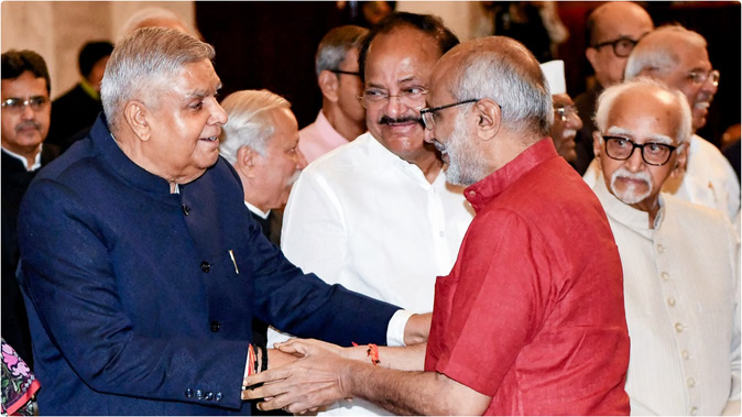 जगदीप धनखड़ ने उपराष्ट्रपति सीपी राधाकृष्णन से की मुलाकात