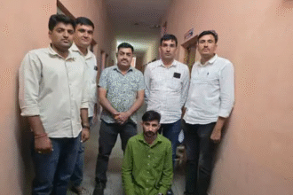 गर्लफ्रेंड की सूचना पर 50 हजार का इनामी तस्कर गिरफ्तार