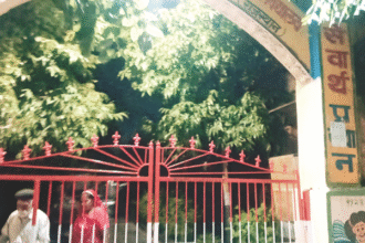 कस्तूरबा गांधी विद्यालय से चार छात्राएं दीवार फांदकर भागीं