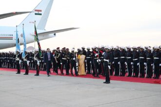 राष्ट्रपति मुर्मु का बोत्सवाना में स्वागत और गार्ड ऑफ ऑनर