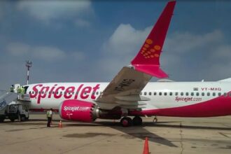 कोलकाता एयरपोर्ट पर स्पाइसजेट की इमरजेंसी लैंडिंग
