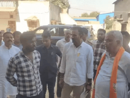 सांचौर में मंत्री मीणा ने अवैध खाद फैक्ट्री पर छापा मारा